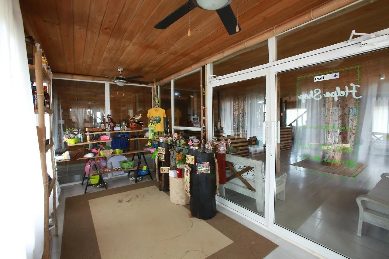 *** ホテル Helpa Eco Cabins Bayaguana ドミニカ共和国