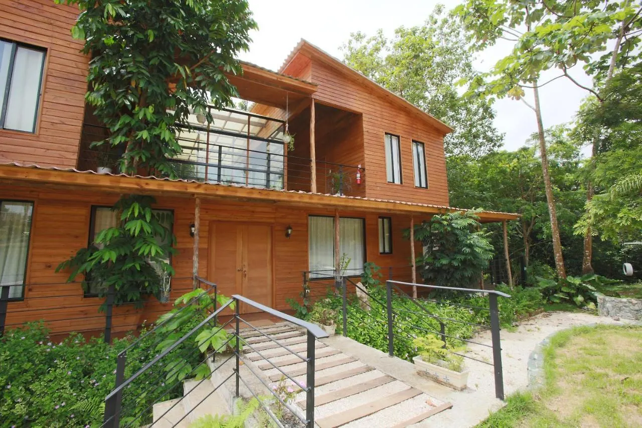Helpa Eco Cabins Bayaguana ホテル